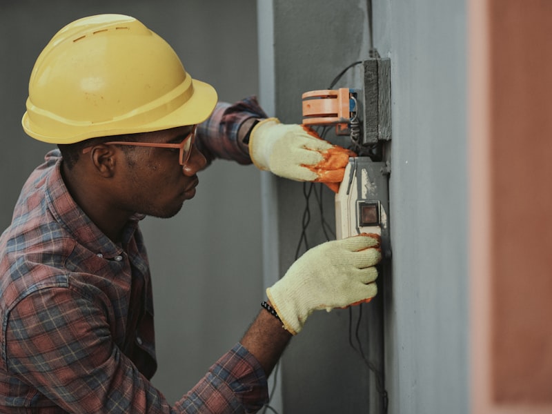 Field technician terminating fiber on-site